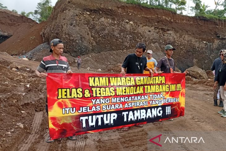 Warga Sumbang Tolak Aktivitas Penambangan di Kaki Gunung Slamet