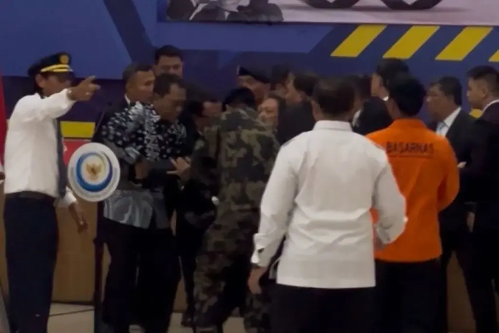 Menteri KKP Pingsan Saat Pelepasan Jenazah Korban ATR 42-500