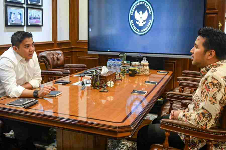 Bertemu Seskab Teddy, Emil Dardak Bahas Empat Isu Penting, Apa Saja? Sekretaris Kabinet Teddy Indra Wijaya menerima kunjungan Wakil Gubernur Jawa Timur Emil Elestianto Dardak di Kantor Sekretariat Kabinet, Jakarta, pada Rabu, 28 Januari 2026. (Foto:Tutur/BPMI Setpres)