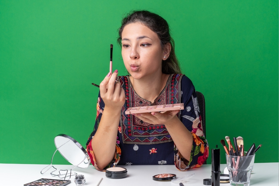 Tren Make Up 2026 Perempuan Asia Perempuan make up (Foto: Ilustrasi Freepik)