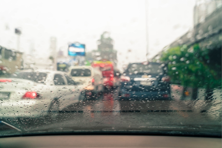 Macet dan Hujan, Lakukan Tiga Hal Ini Kemacetan saat hujan (Foto: Ilustrasi Freepik)