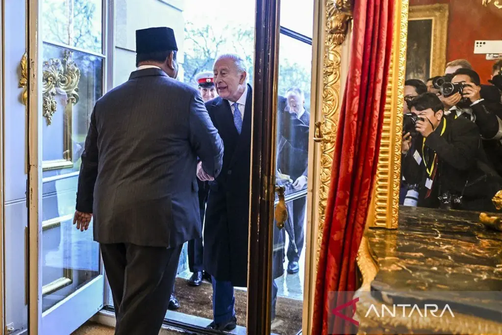Presiden Prabowo Sambut Raja Charles III di Lancaster House Presiden Prabowo Subianto menyambut kedatangan Raja Charles III dalam rangka pertemuan dengan filantropi lingkungan Indonesia-Inggris di Lancaster House, London, Rabu (21/1/2026). (Foto: Antara)