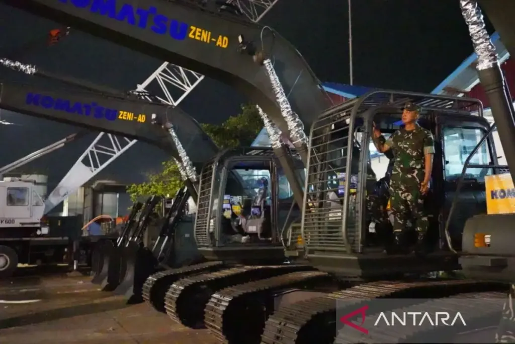 Percepat Penanganan Bencana, Alat Berat Bantuan TNI AD Tiba di Aceh