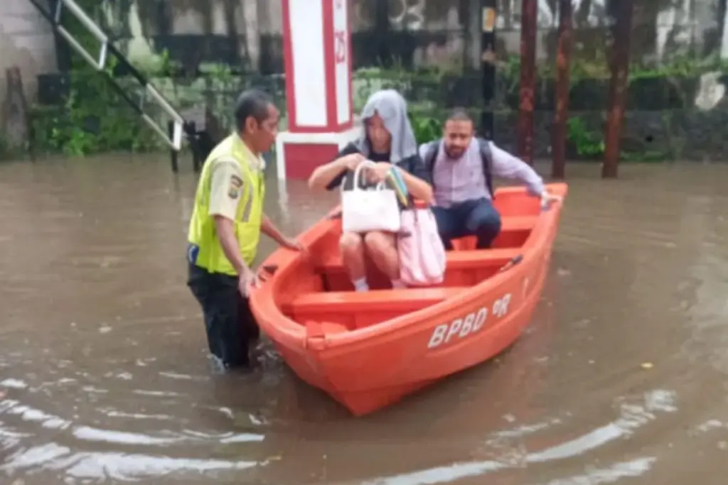 Daftar 23 Jalan dan 10 RT Terendam Banjir di Jaksel dan Jakut