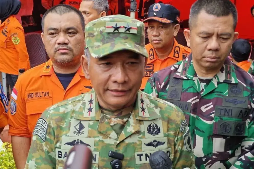 Evakuasi Korban Pesawat ATR 42-500 Pakai Teknik Rappeling
