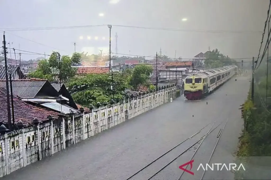 Banjir Grobogan Ganggu Jalur Kereta Jakarta-Surabaya