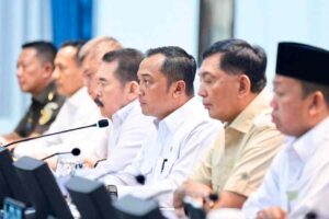 Menteri Sekretaris Negara Prasetyo Hadi mengumumkan pencabutan 28 izin perusahaan di Sumatra karena melanggar hukum di Kantor Presiden, Jakarta, Selasa, 20 Januari 2026. (Foto:Tutur/BPMI)