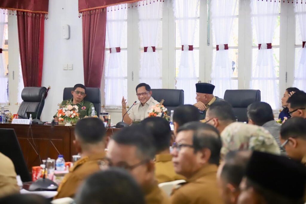 Percepat Pemulihan Pascabencana, Mendagri Kumpulkan Kepala Daerah Se-Sumbar