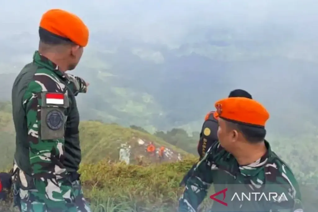 TNI AU Terjunkan Korpasgat ke Lokasi Jatuhnya Pesawat ATR 42-500