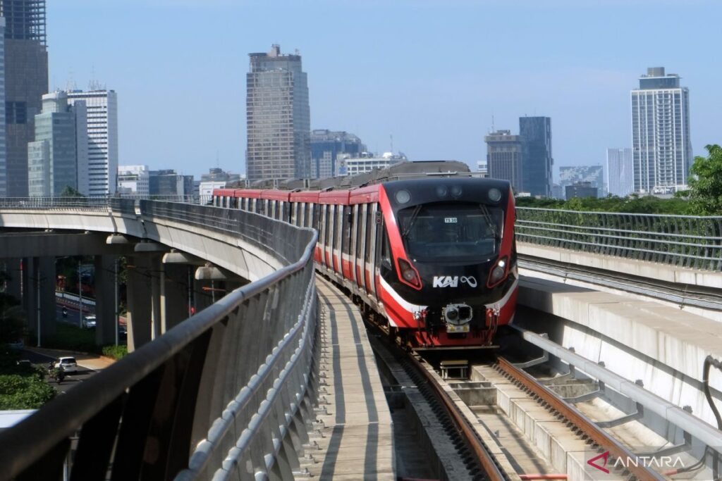 DKI Putuskan Perpanjang Rute LRT hingga Velodrome-Dukuh Atas