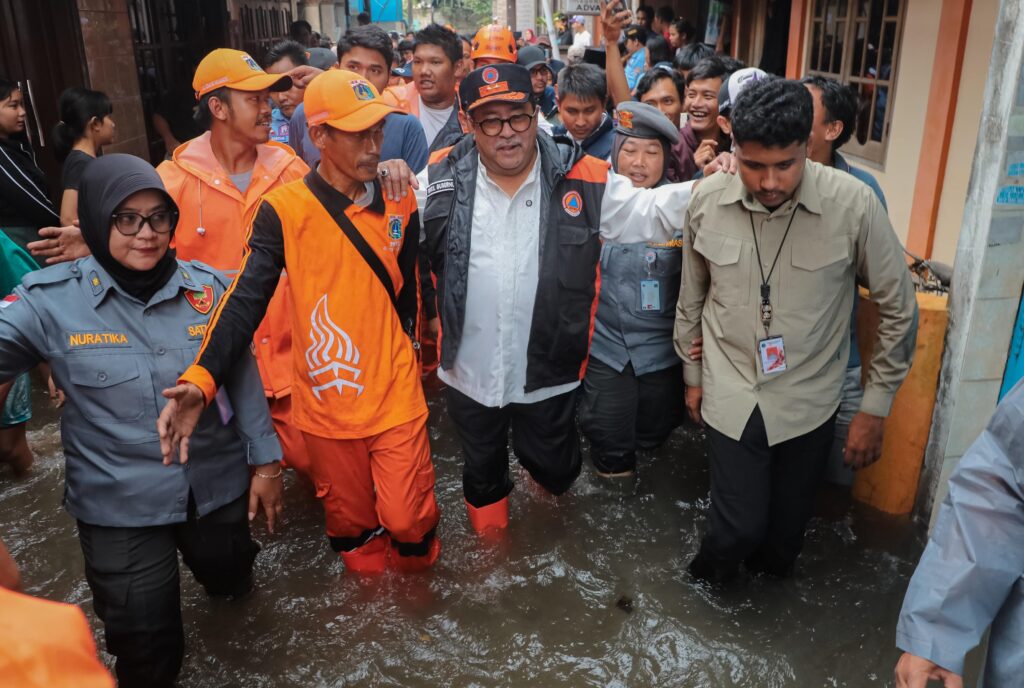 Banjir Jakarta Barat, Wagub Rano Karno Tinjau Pengungsian dan Dapur Umum