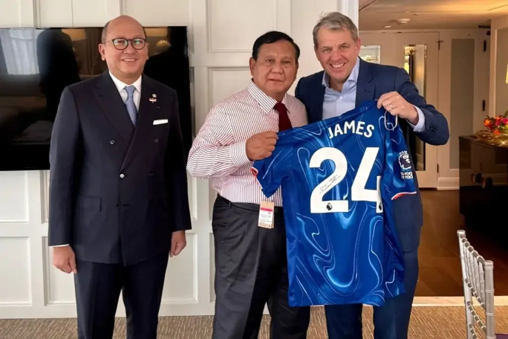 Boehly Beri Jersey untuk Prabowo dan Janji Chelsea Main di Indonesia