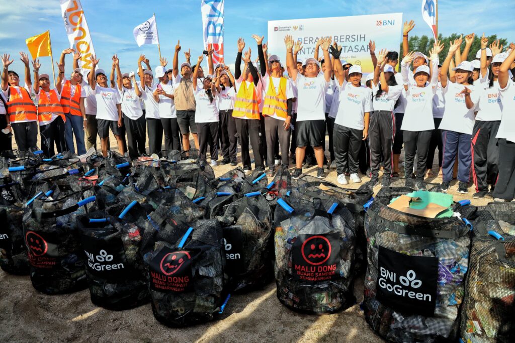 BNI Lanjutkan Aksi Bersih Pantai, Perkuat TPS3R Sekar Tanjung di Bali
