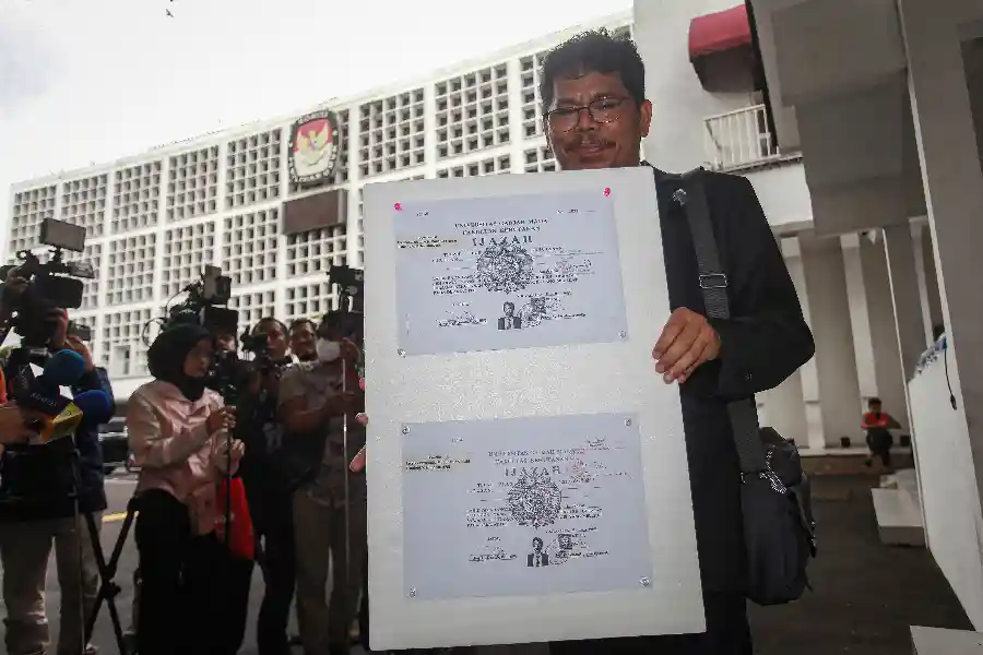 Ijazah Jokowi Tak Ada: Belum Diautentikasi, Tidak Diklarifikasi, Hanya Diverifikasi