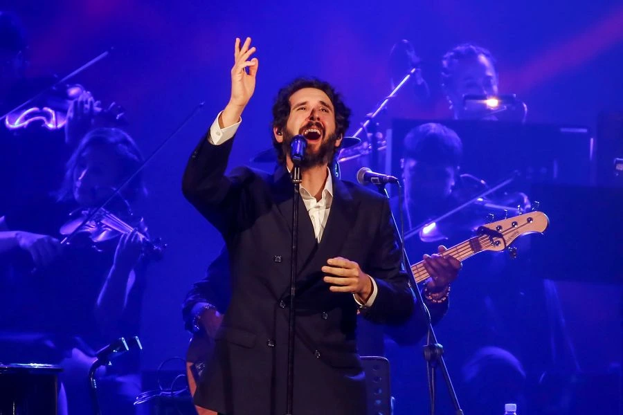 Josh Groban Hipnotis Jakarta, “You Raise Me Up” Bikin Penonton Bernyanyi Bersama