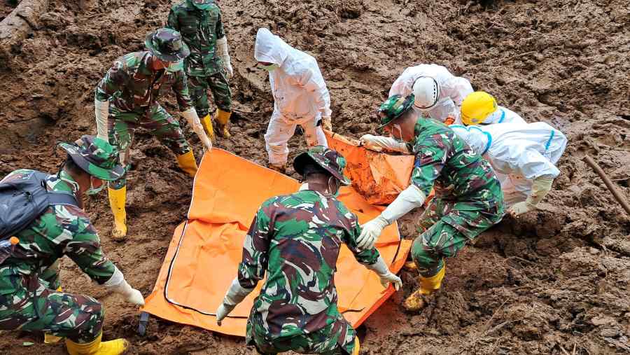 Update Korban Longsor Bandung Barat, Tim SAR Temukan 83 Bodypack