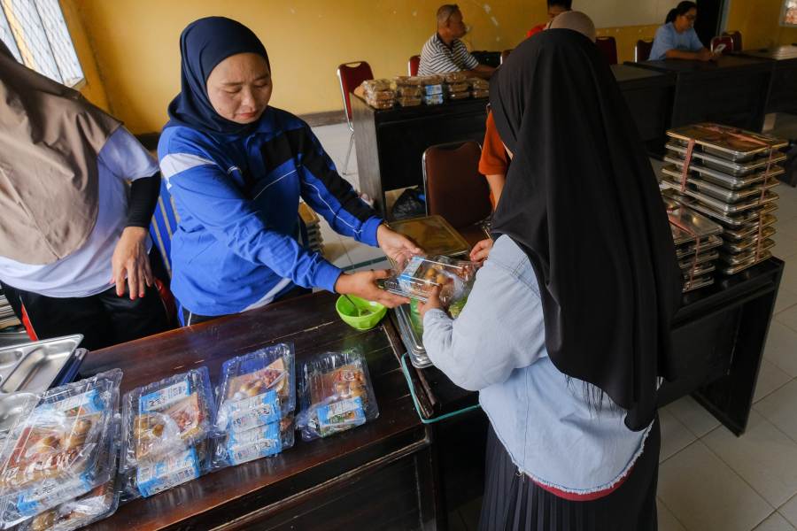 Para Kepala Daerah Ditangisi Rakyatnya Minta MBG