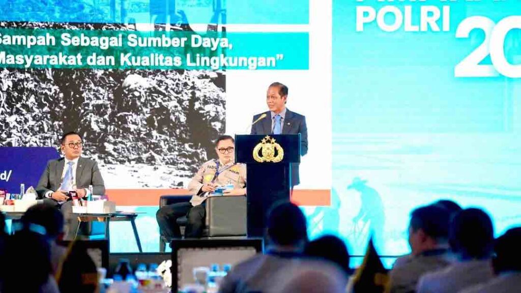 Menteri LH Dukung Fatwa MUI Haramkan Buang Sampah ke Laut