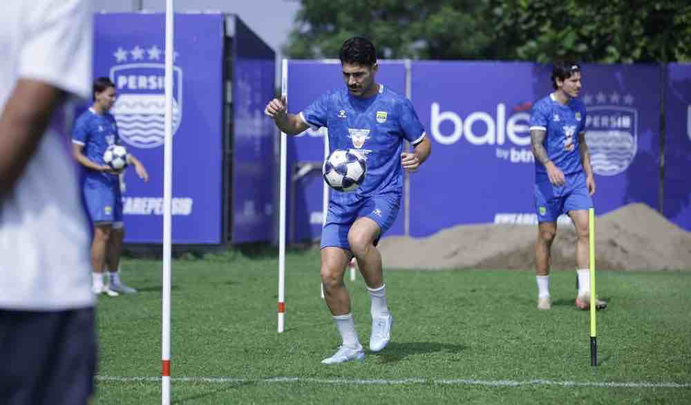 Defisit Tiga Gol dari Ratchaburi, Bek Persib Masih Percaya Bisa Lolos