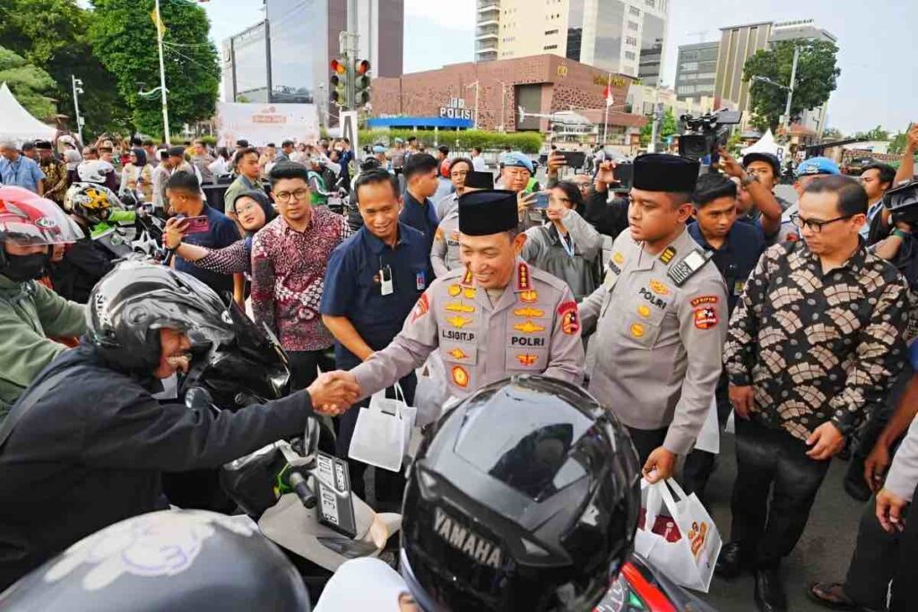 Kapolri Bagikan Takjil dan Buka Puasa Bersama Insan Pers