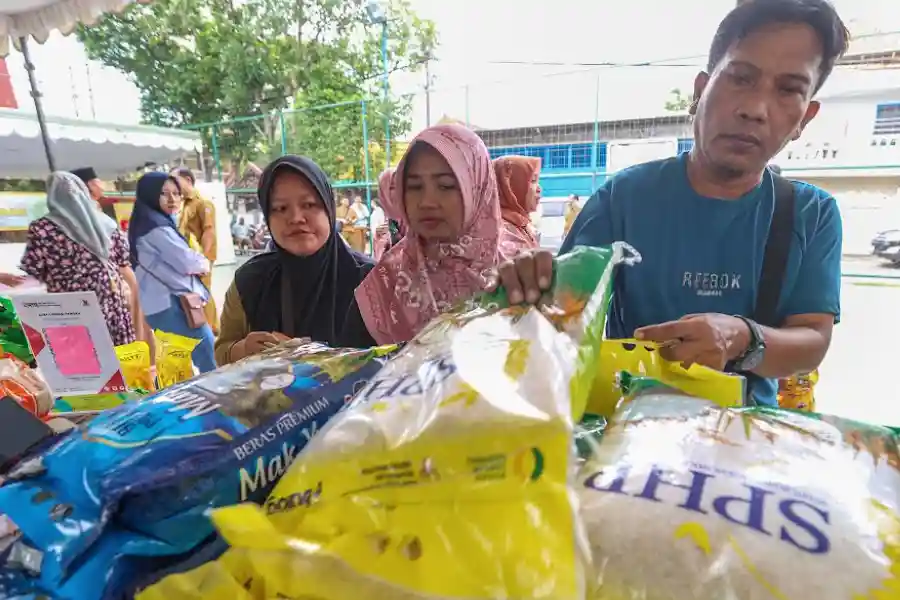 Jelang Ramadan, Pemkot Surabaya Intensifkan Gerakan Pangan Murah untuk Stabilkan Harga Bahan Pokok Pemkot Surabaya mengintensifkan Gerakan Pangan Murah jelang Ramadan 2026 guna menekan harga bahan pokok dan menjaga daya beli masyarakat.