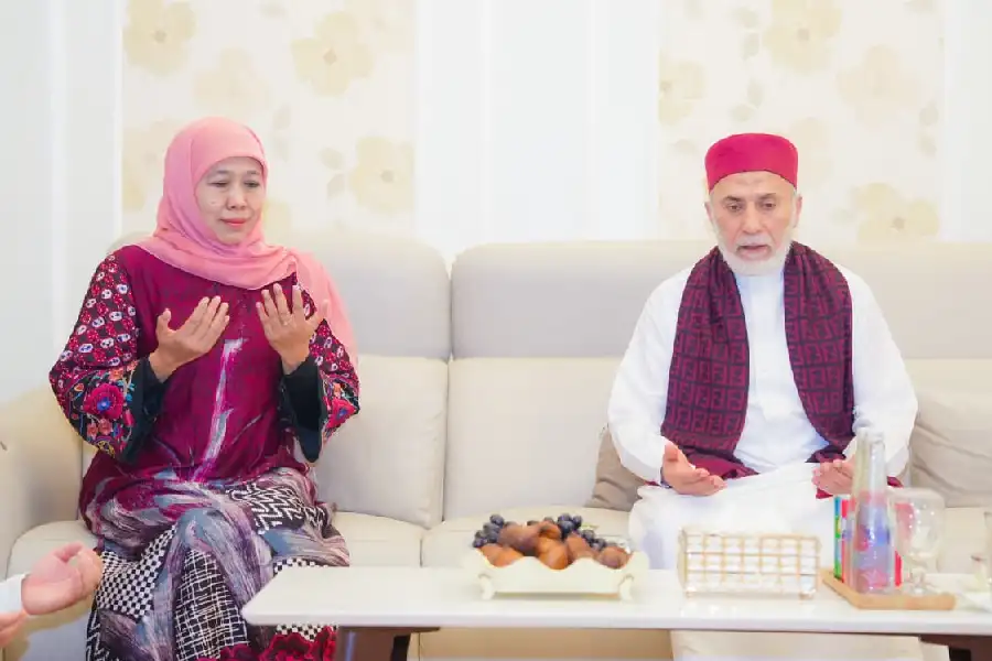 Hadiri Haul dan Harlah Bumi Sholawat, Gubernur Khofifah Tegaskan Peran Strategis Pesantren bagi Peradaban Umat Gubernur Khofifah hadiri Haul dan Harlah Ponpes Bumi Sholawat Sidoarjo, tekankan peran pesantren sebagai pusat dakwah dan pemberdayaan umat.