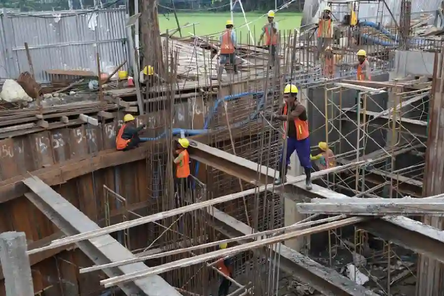 Genangan Menyusut, Pemkot Surabaya Tambah Lima Rumah Pompa dan Perbesar Sistem Drainase Pemkot Surabaya menambah lima rumah pompa dan memperbesar drainase untuk menghadapi potensi hujan ekstrem pada Februari 2026.