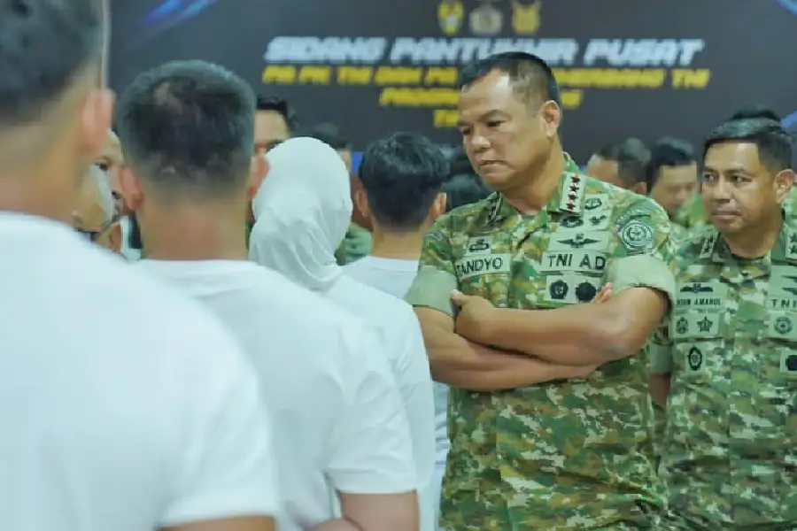 TNI Lakukan Penyaringan Akhir Calon Perwira Andalan 2026, Bidang Kesehatan dan Penerbangan Jadi Prioritas Wakil Panglima TNI pimpin Sidang Pantukhir calon perwira dari dokter militer dan penerbang. Proses seleksi ketat untuk jamin SDM berkualitas.