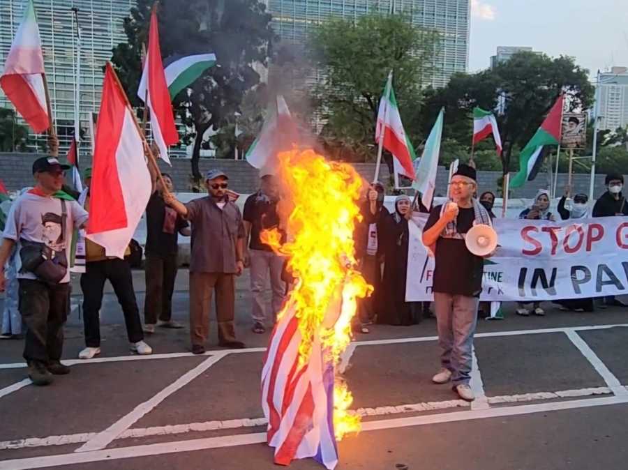 Demo Dukung Iran Pecah di Beberapa Kota Indonesia