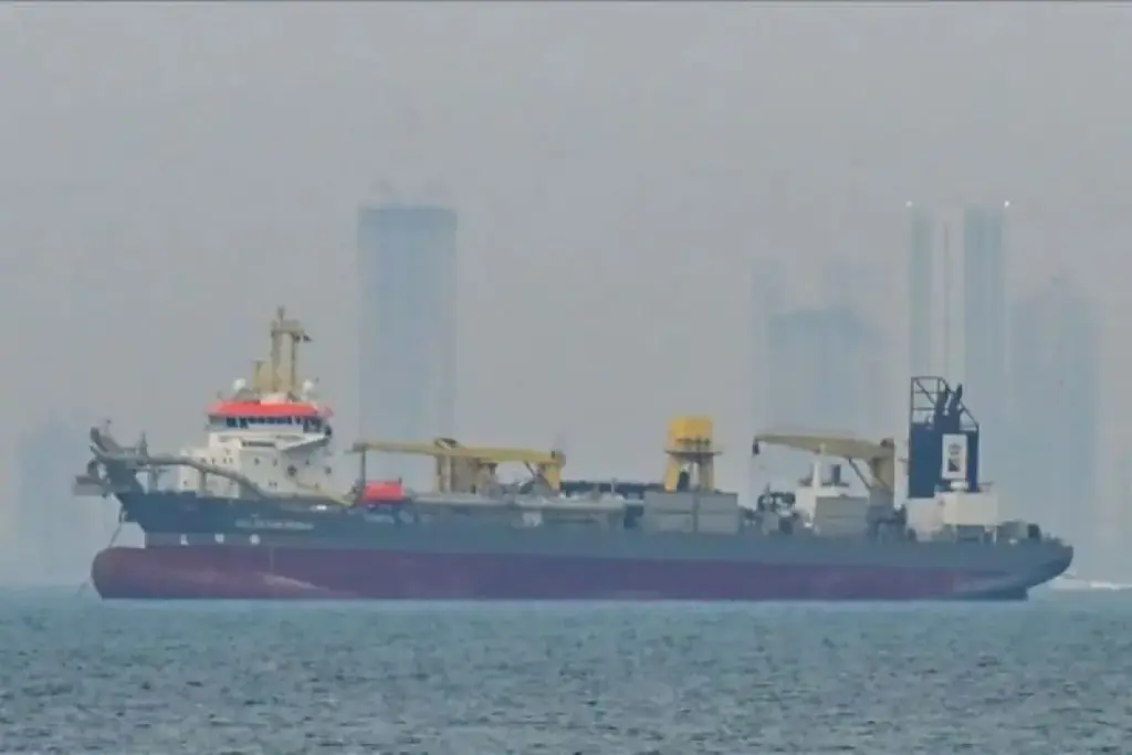Kapal Kargo Thailand Diserang dan Terbakar di Selat Hormuz
