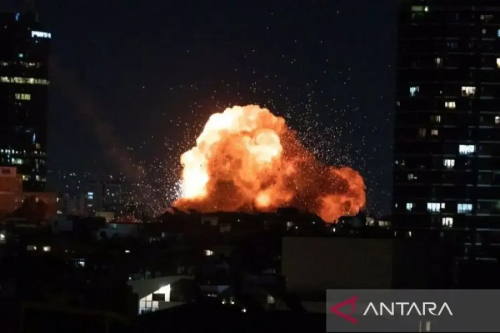 Drone Iran Hancurkan Kilang Minyak dan Tangki BBM Israel