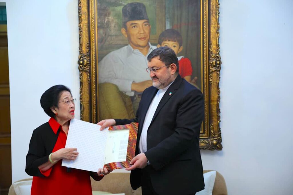 Megawati: “Saya Gembira Iran Sekarang Punya Pemimpin Kembali”