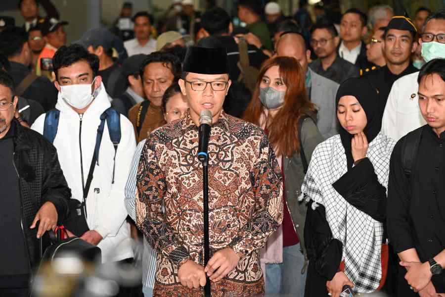Kemenlu Evakuasi Bertahap 32 WNI dari Iran