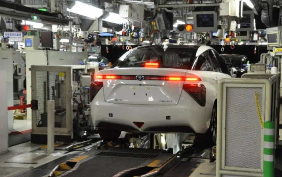 Konflik Iran Paksa Toyota Pangkas Produksi Mobil