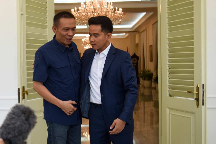 Usai Ketemu Gibran, Rismon Sianipar Colek Roy Suryo