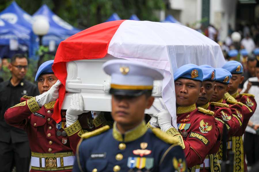 Presiden Prabowo Pimpin Upacara Pemakaman Wapres ke-6 Try Sutrisno