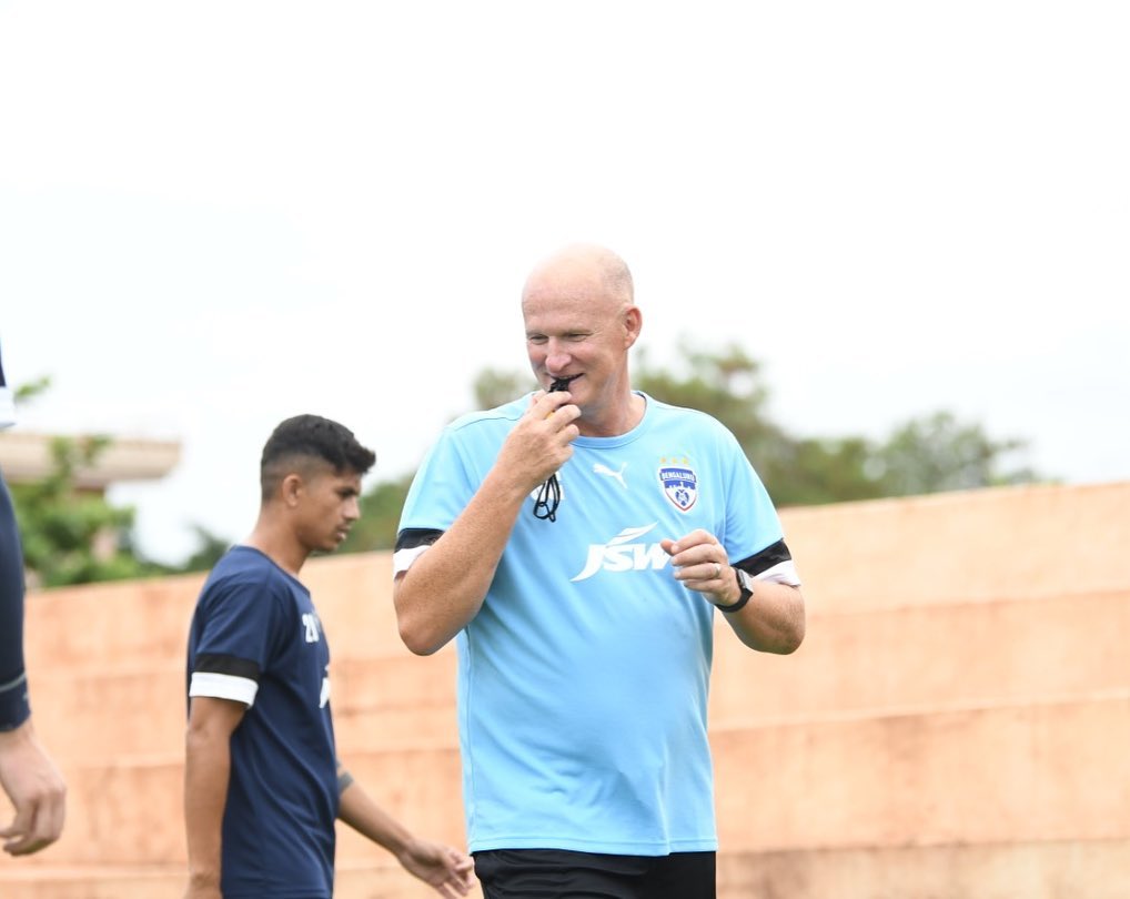 Simon Grayson Gabung dengan Tim Kepelatihan Timnas Indonesia