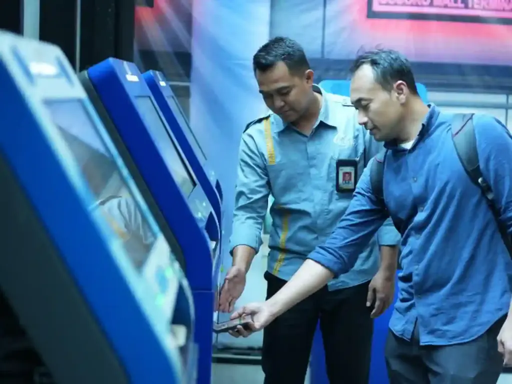 Diskon Tarif Ferry Masih Tersedia, ASDP Ajak Masyarakat Segera Pesan Tiket PT ASDP Indonesia Ferry (Persero) mengajak masyarakat memanfaatkan program stimulus diskon tarif penyeberangan. (Foto: Tutur/ASDP)