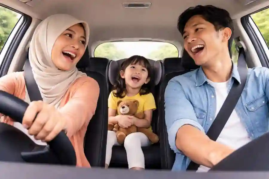 10 Ide Aktivitas Seru Bersama Si Kecil Selama Perjalanan Mudik Mudik keluarga saat Idulfitri (Foto: Tutur/Ilustrasi AI)