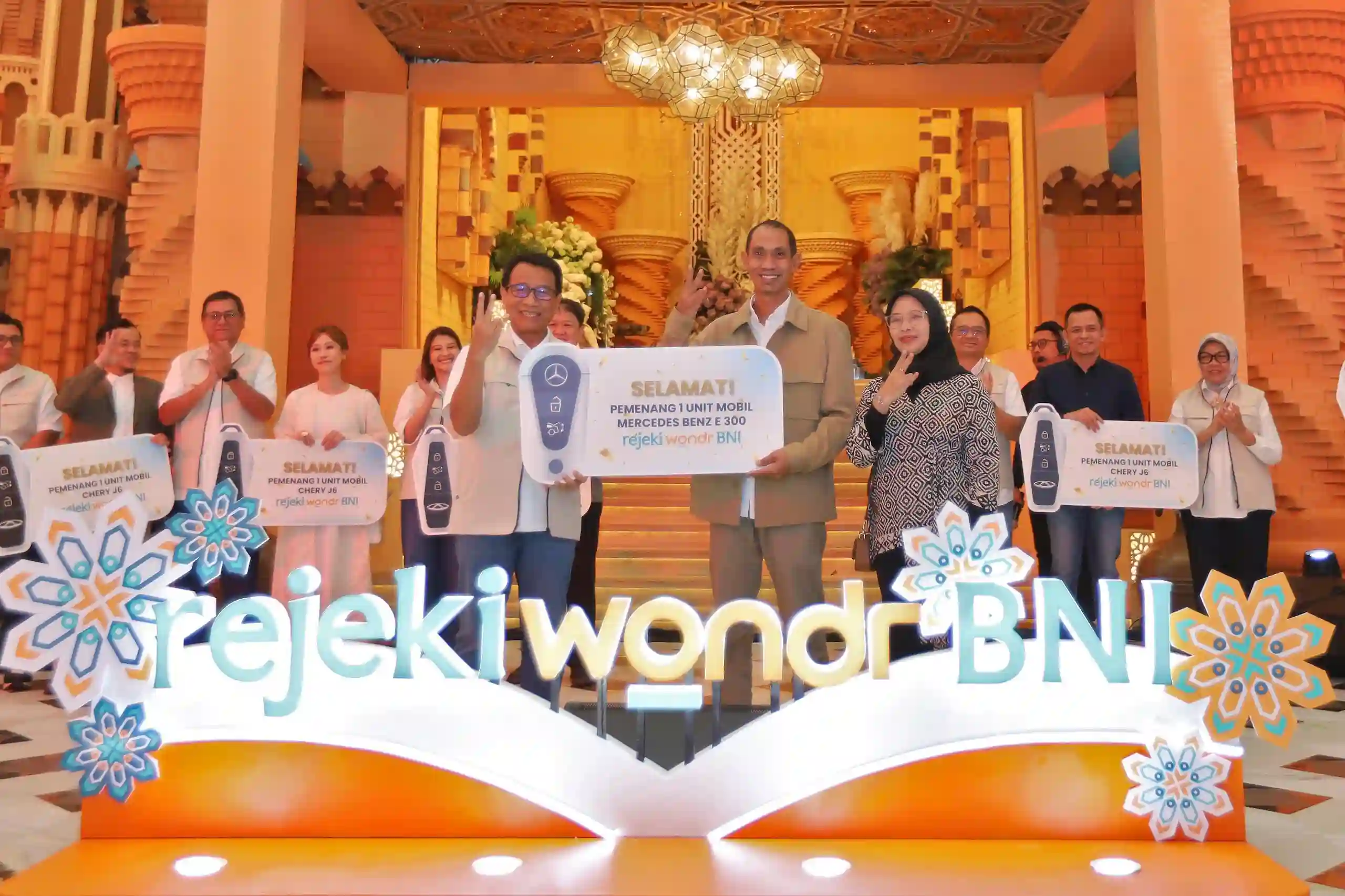 Rejeki wondr Tahap II dibagikan, nasabah BNI raih Mercedes-Benz dan gadget (Foto: Tutur/ BNI)