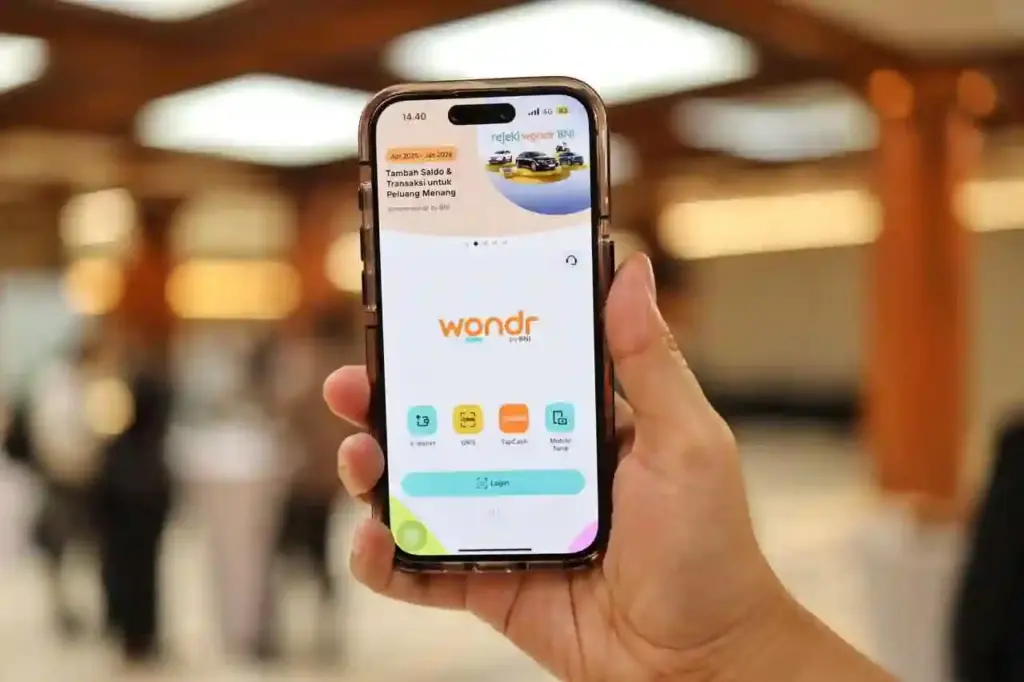 Kirim THR Sekaligus Praktis, Pakai wondr by BNI Tradisi berbagi Tunjangan Hari Raya (THR) kini makin praktis dilakukan secara digital. PT Bank Negara Indonesia (Persero) Tbk (BNI) menghadirkan fitur grup transfer melalui aplikasi wondr by BNI (Foto:BNI)