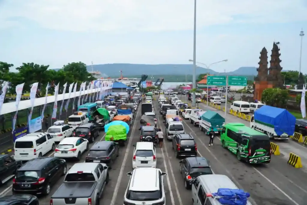Layanan Dibuka Kembali, Arus Gilimanuk Tetap Lancar dan Terkendali PT ASDP Indonesia Ferry (Persero) memastikan arus kendaraan di lintasan Ketapang–Gilimanuk tetap lancar pascaNyepi (Foto: Tutur/ASDP)