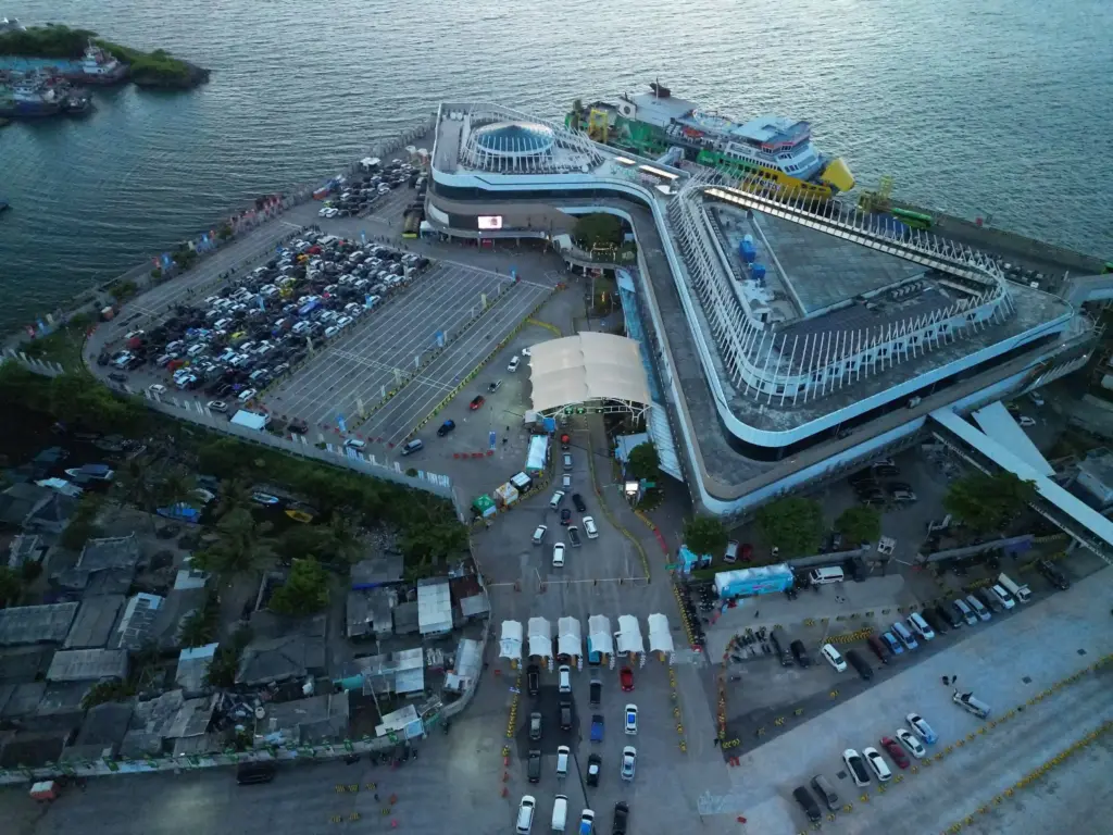 Mudik Lebaran Terkendali, ASDP Pastikan Layanan Penyeberangan Tetap Prima PT ASDP Indonesia Ferry (Persero) memastikan layanan penyeberangan selama Angkutan Lebaran 2026 aman. (Foto: Tutur/ ASDP)