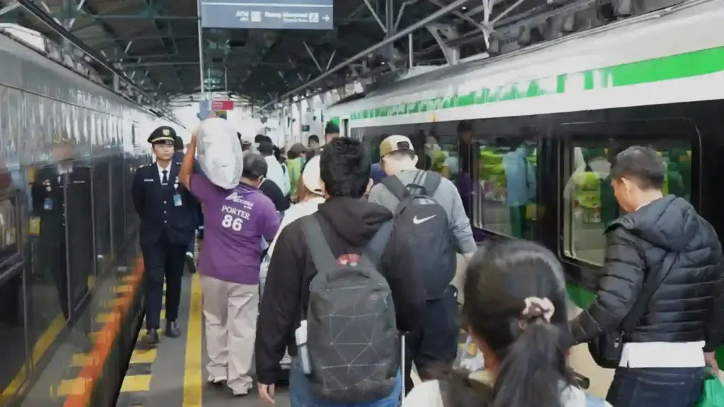 Dalam Sehari, 52 Ribu Orang Tiba di Jakarta Gunakan Kereta Api Pergerakan penumpang kereta api di wilayah Daop 6 Yogyakarta masih tinggi pada H+3 Lebaran 2026, Selasa (24/3/2026) (Foto: Tutur/KAI )