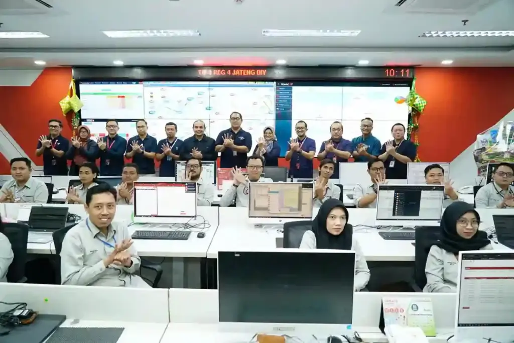 CEO TelkomGroup Tinjau Kesiapan Infrastruktur dan Layanan Digital Jelang Idulfitri PT Telkom Indonesia (Persero) Tbk (Telkom) memastikan kesiapan infrastruktur dan layanan digital menjelang Ramadan dan Idulfitri 1447 H melalui rangkaian kegiatan TelkomGroup Siaga RAFI (Ramadan Idulfitri) 2026 (Foto: Tutur/Telkom Indonesia)
