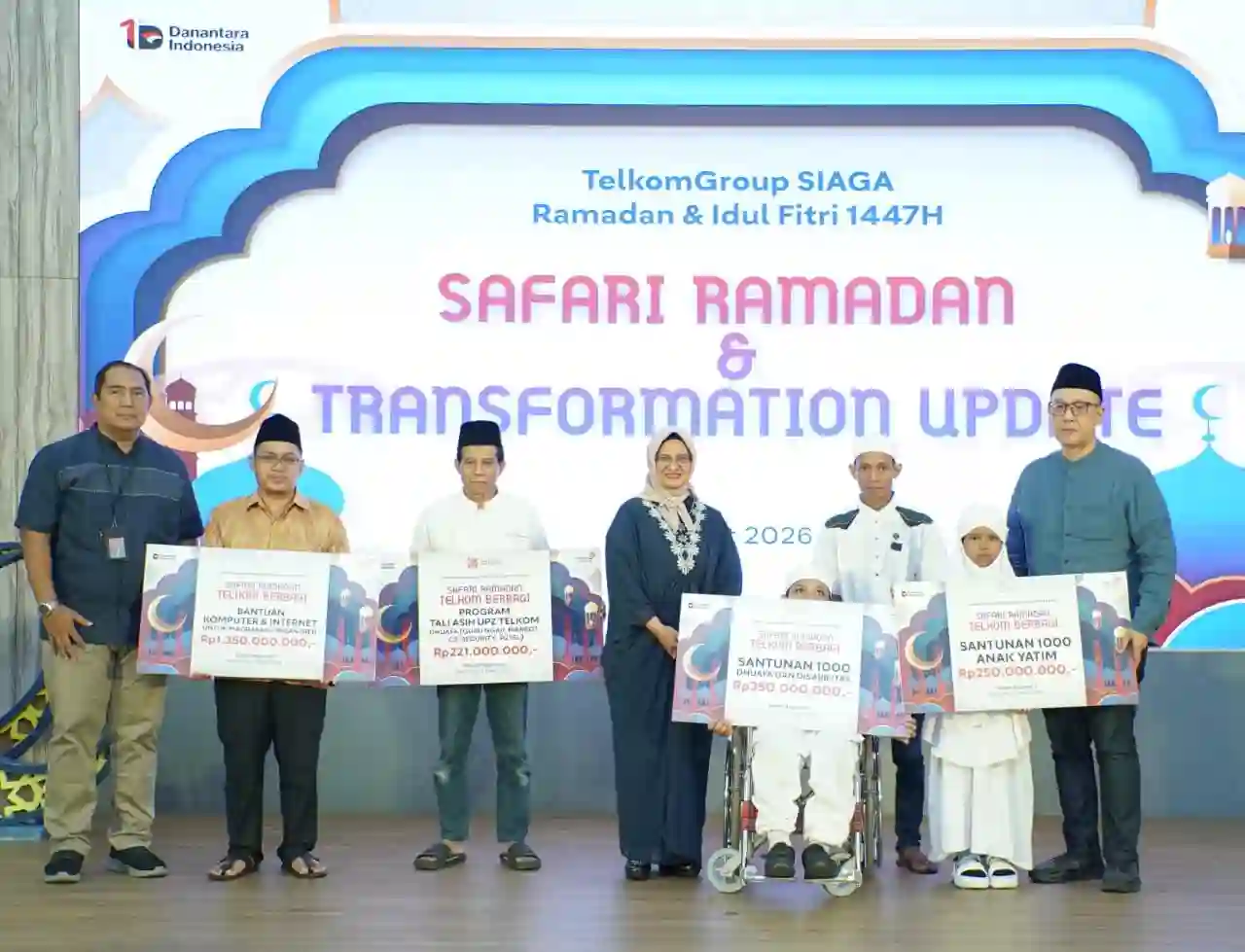 Safari Ramadan TelkomGroup menyalurkan bantuan sosial melalui program Telkom Berbagi dengan total nilai mencapai Rp2 miliar (Foto: Tutur /Telkom Indonesia)