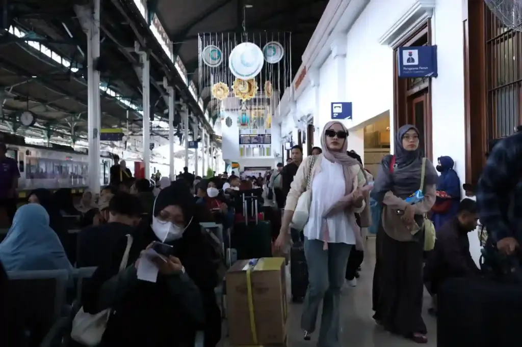 KAI Daop 6 Hadirkan Promo “Silaturahmi”, Diskon 20% KA Eksekutif hingga 1 April Penumpang kereta api (Foto: Tutur/KAI)