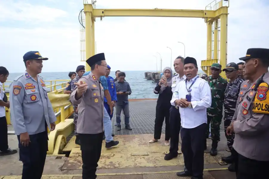 Polres Situbondo Tambah Pos Pelayanan di Pelabuhan Jangkar, Antisipasi Lonjakan 10 Ribu Pemudik Lebaran 2026 Polres Situbondo menambah pos pelayanan di Pelabuhan Jangkar untuk mengantisipasi lonjakan hingga 10 ribu pemudik Lebaran 2026.
