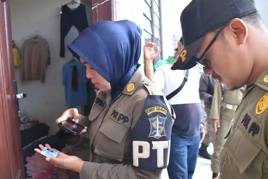 Antisipasi Urbanisasi Pasca Lebaran 2026, Pemkot Surabaya Siapkan Operasi Yustisi untuk Pendatang Baru Pemkot Surabaya siapkan operasi yustisi untuk awasi pendatang pasca Lebaran 2026 guna cegah PMKS dan potensi kriminalitas.