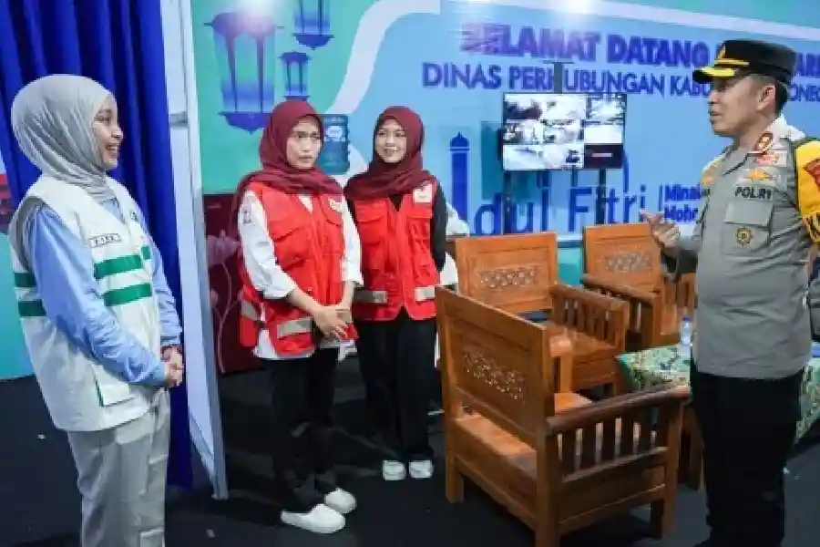 PMI Bojonegoro Siagakan Puluhan Personel di Rest Area PKB untuk Layani Pemudik Lebaran 2026 PMI Bojonegoro siagakan personel di rest area PKB selama Lebaran 2026 untuk layanan kesehatan dan pertolongan pertama bagi pemudik.